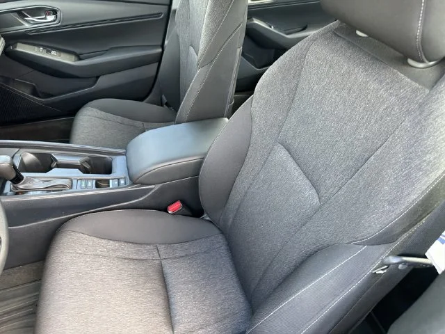 Used 2025  Honda SE image 18