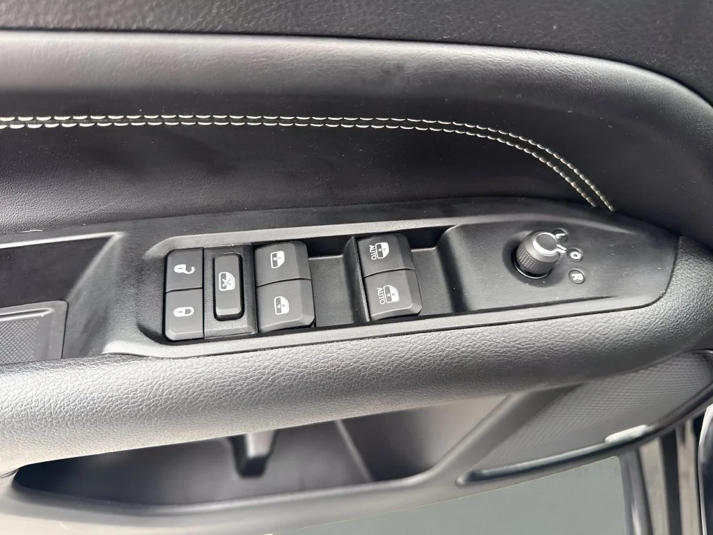 Used 2022 Black Jeep High Altitude image 25