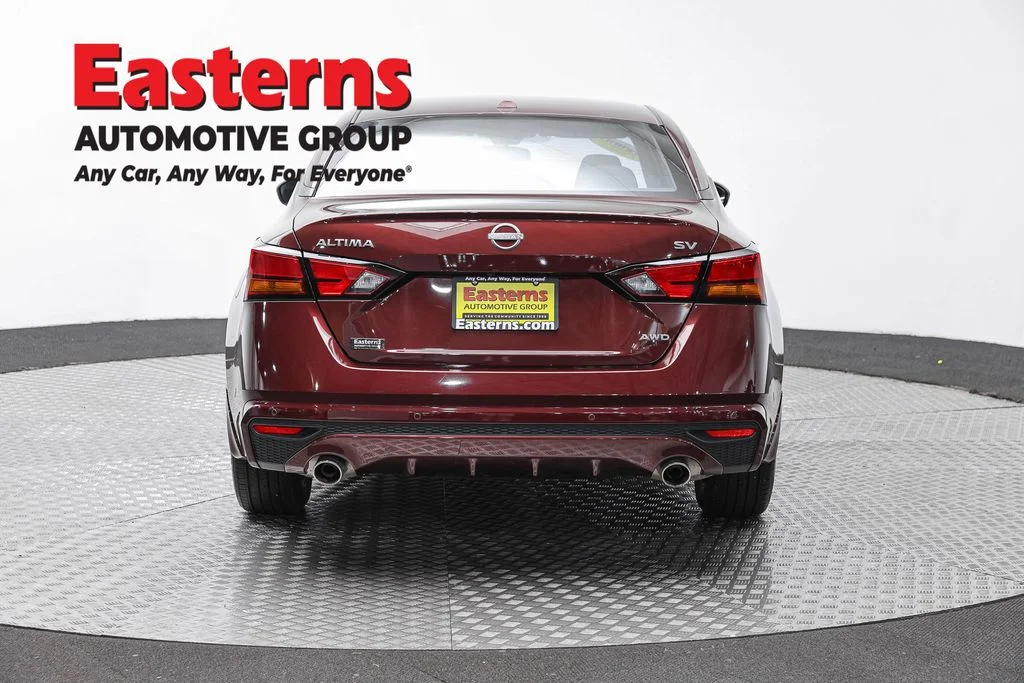 Used 2024 Red Nissan 2.5 SV image 6
