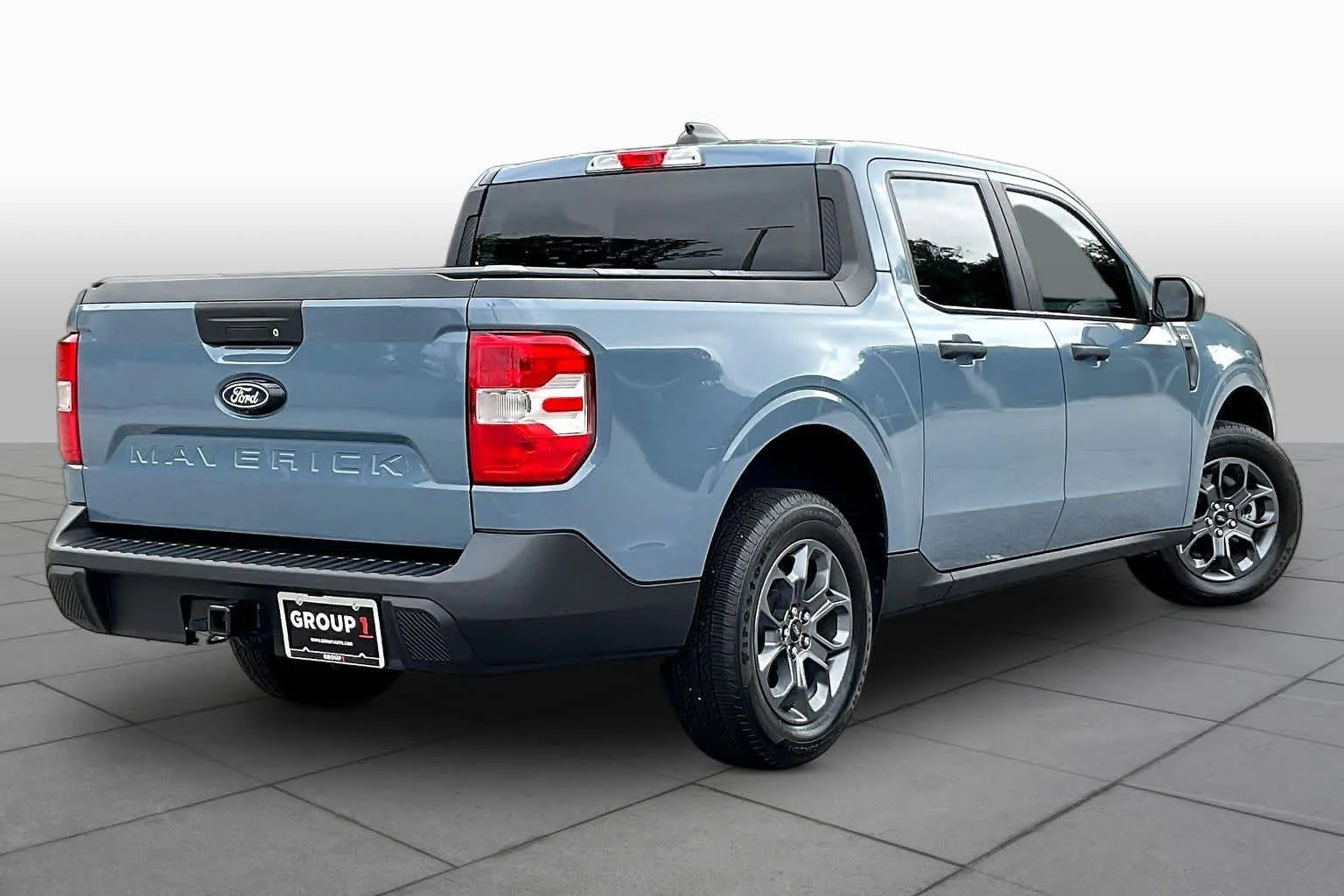 Used 2025 Azure Gray Metallic Tri-Coat Ford XLT image 13