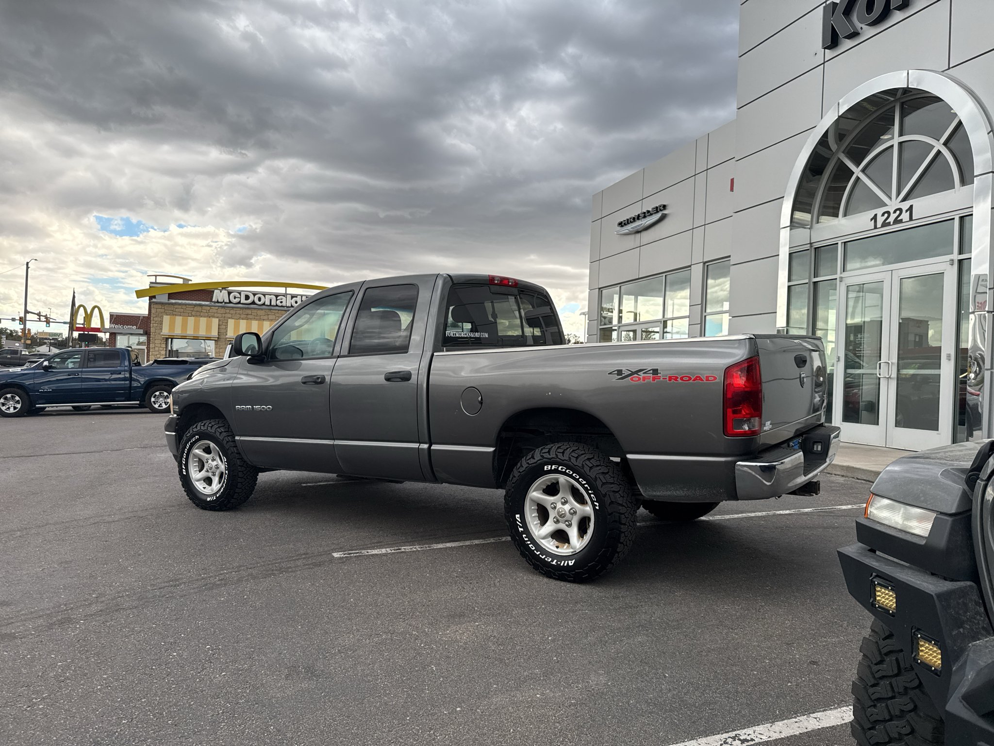 Used 2005 Gray Dodge SLT image 24