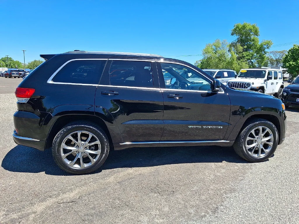 Used 2021 Diamond Black Crystal Pearlcoat Jeep Summit image 13