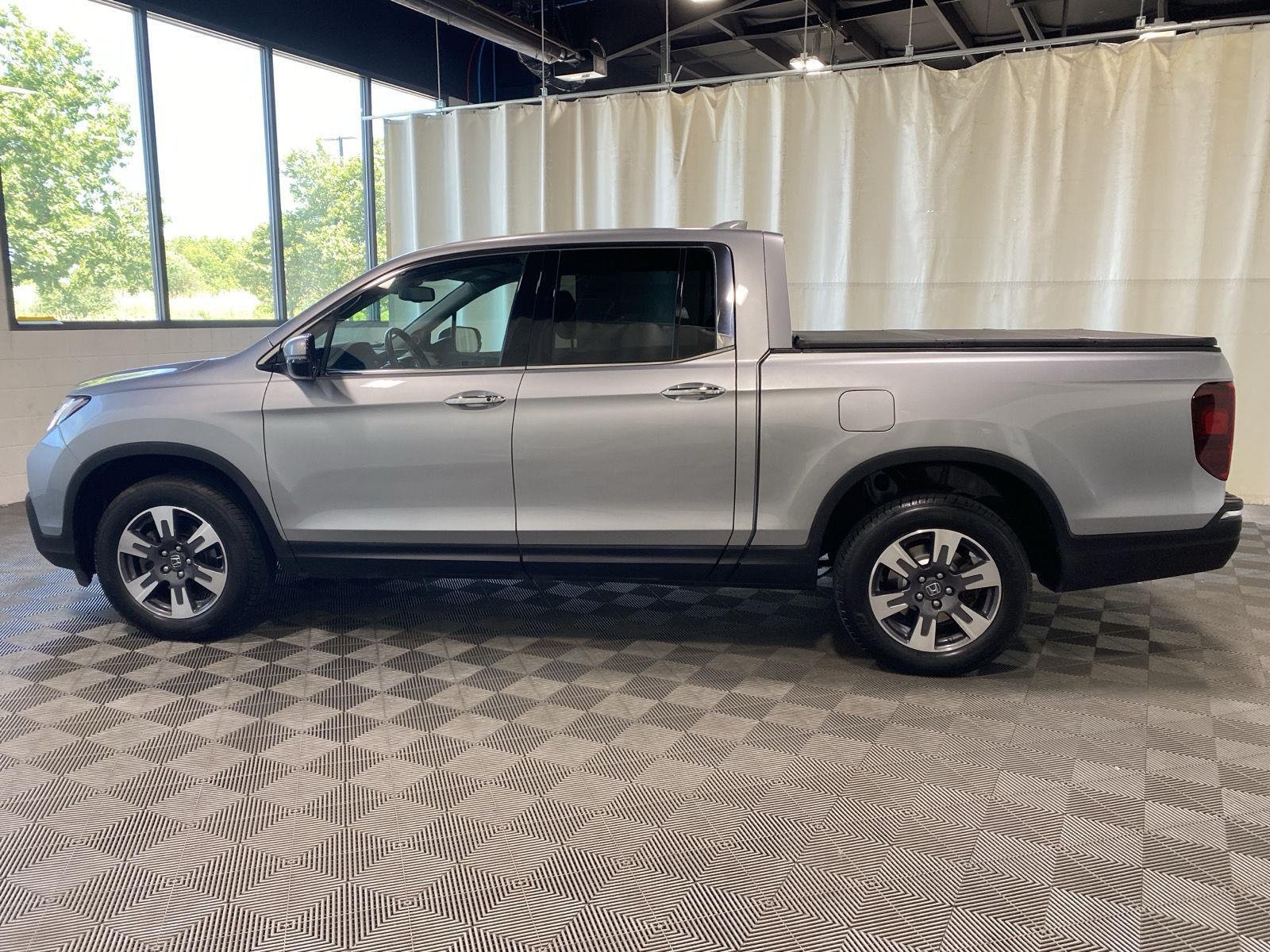 Used 2017 Modern Steel Metallic Honda RTL-E image 4
