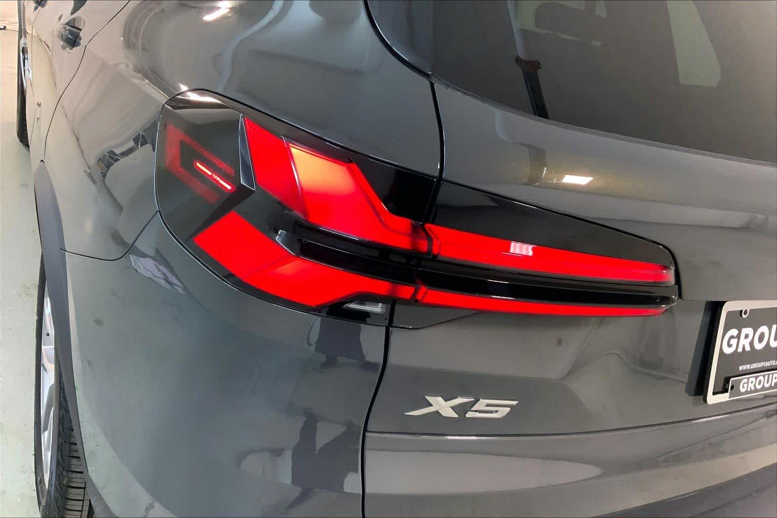 New 2026 Dravit Grey Metallic BMW xDrive50e image 14