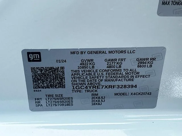 Used 2024 White Chevrolet High Country image 33