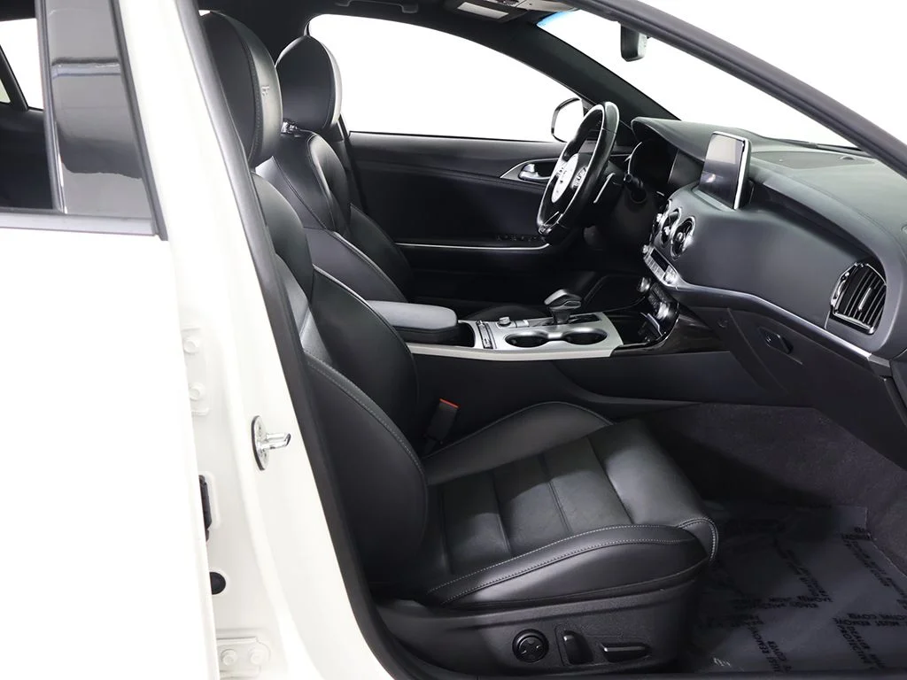 Used 2019 White Kia GT2 image 39