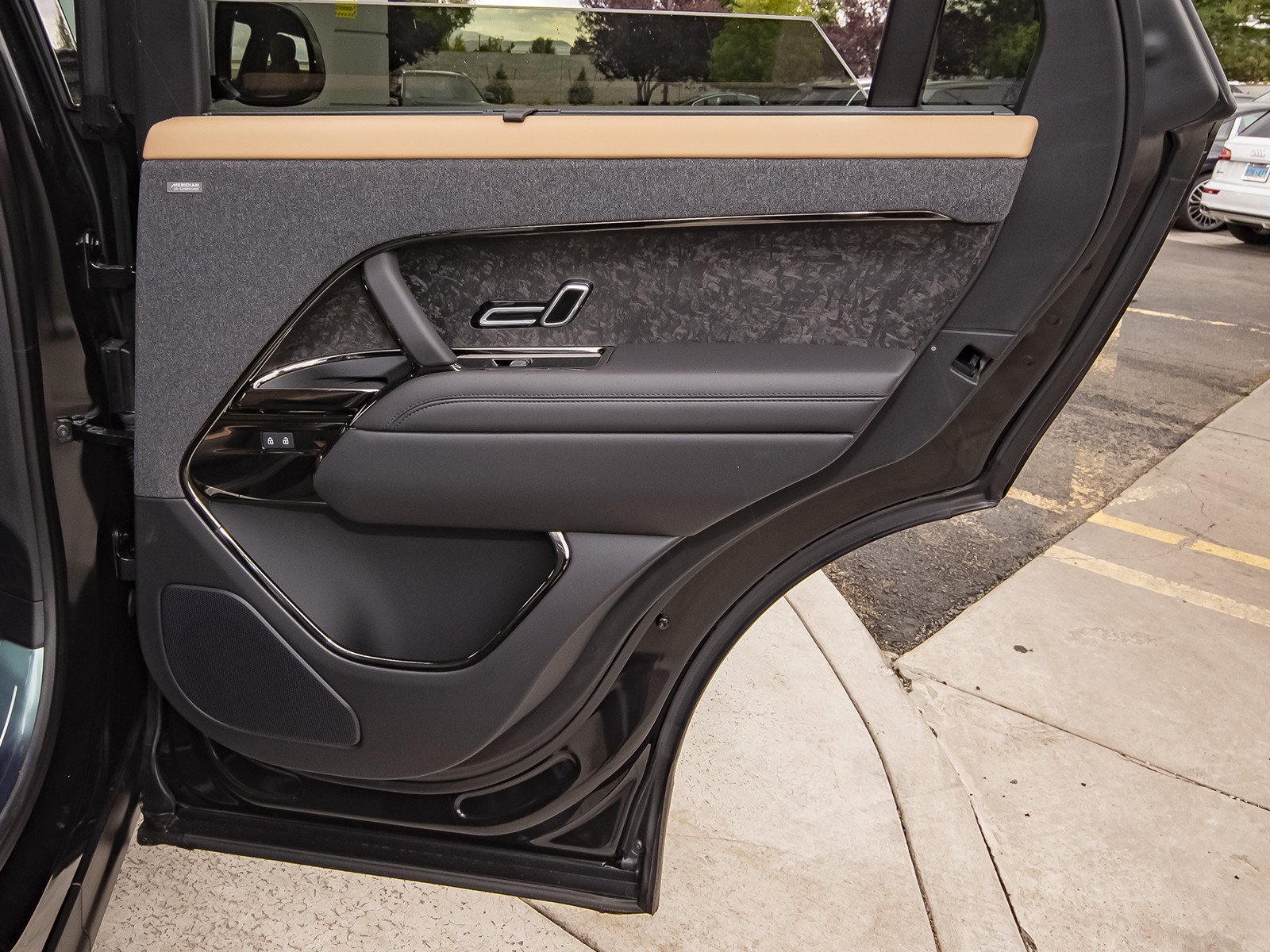 New 2026 Santorini Black Land Rover Dynamic SE image 46