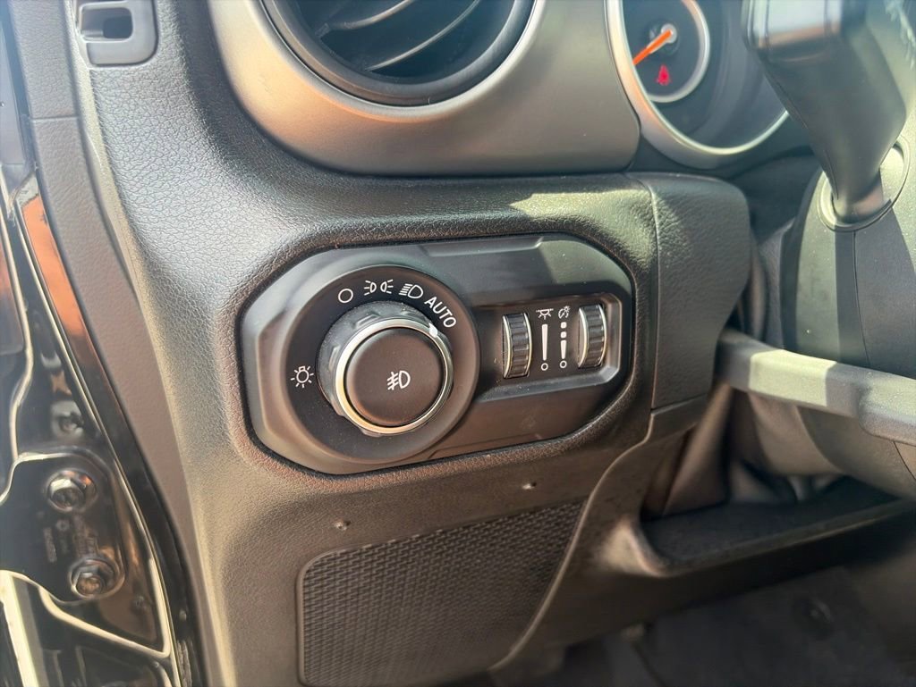 Used 2018 Black Jeep Sport S 4x4 image 17