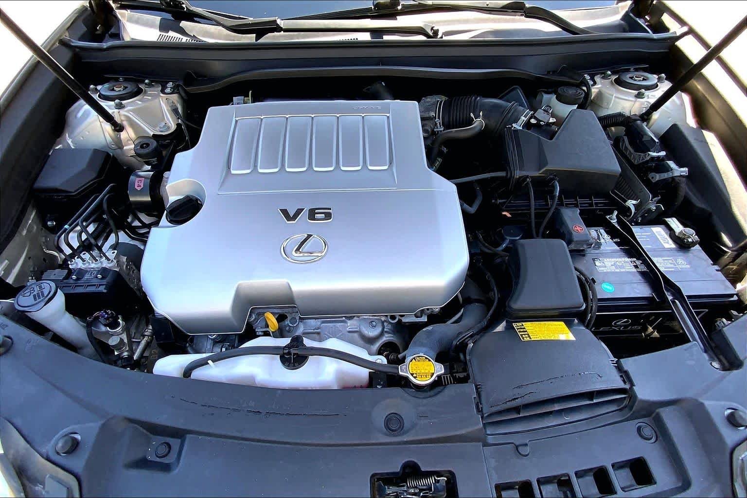 Used 2014 Satin Cashmere Metallic Lexus  image 32