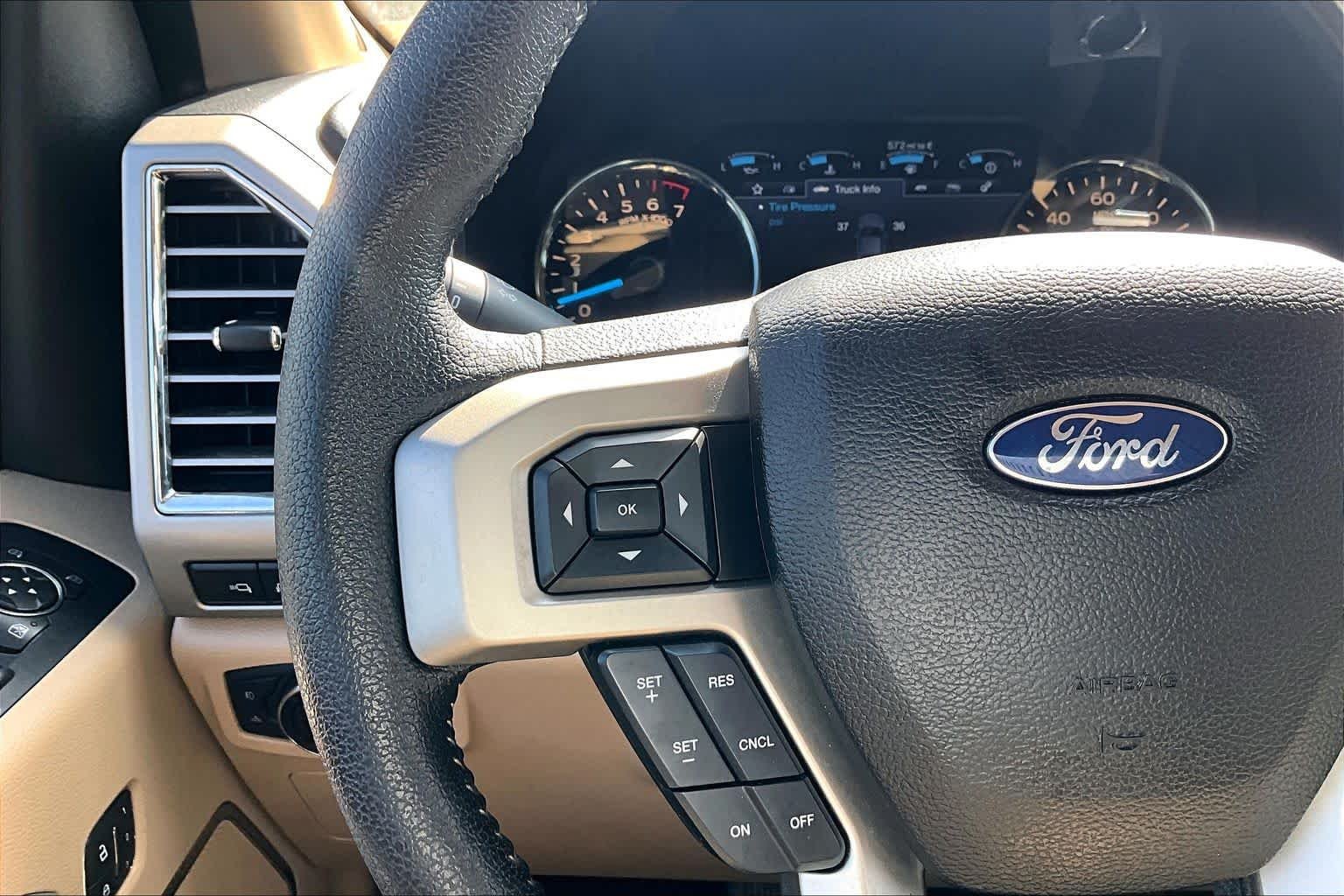 Used 2015 Oxford White Ford Lariat image 23