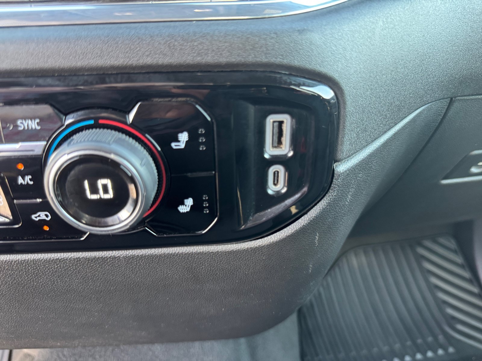 Used 2024 Summit White Chevrolet LT image 17