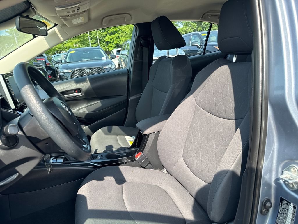 Used 2020  Toyota LE image 14
