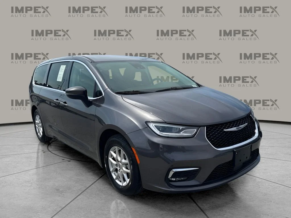 Used 2023 Gray Chrysler Touring L image 7