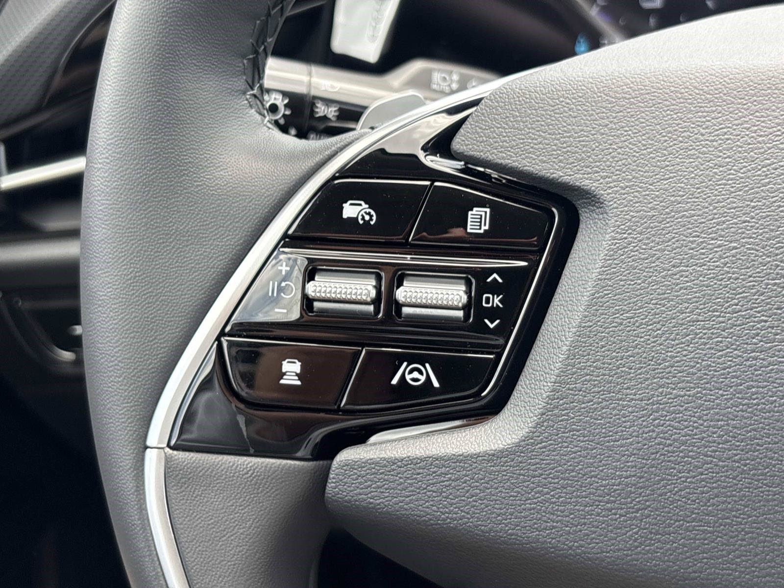 New 2026 Snow White Pearl Kia WIND image 25