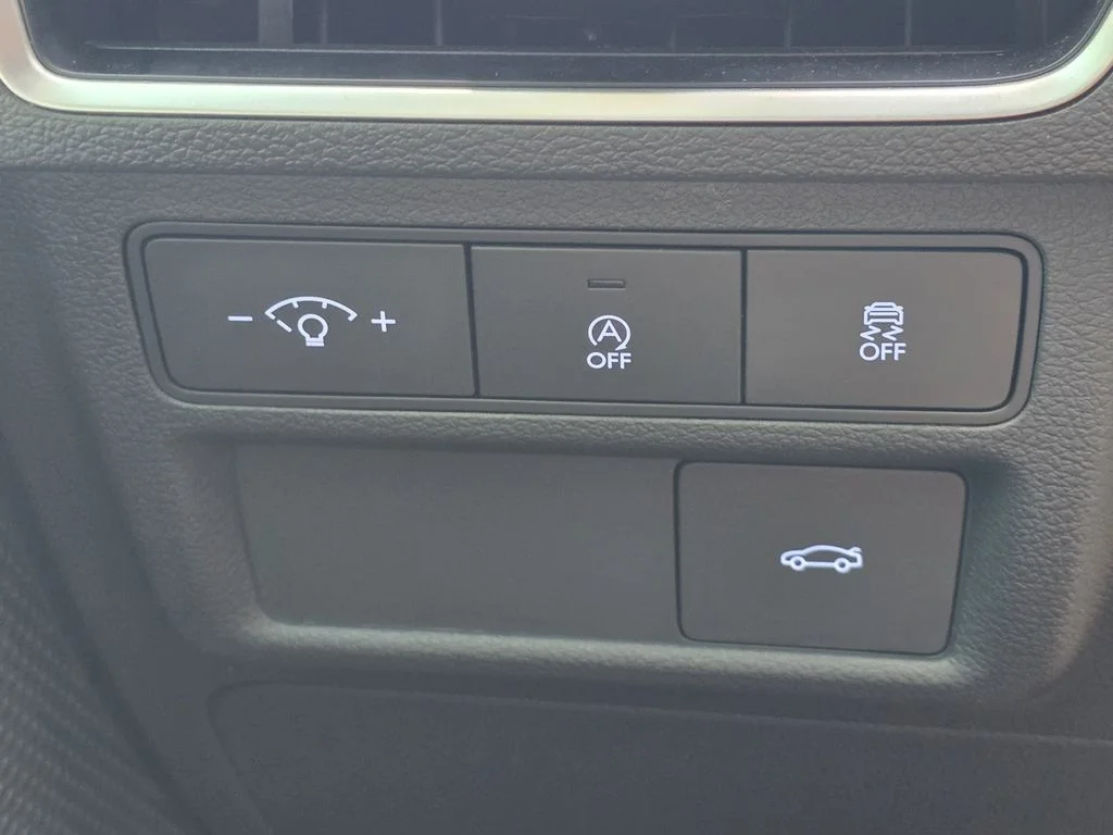 Used 2025 Serenity White Hyundai SE image 22