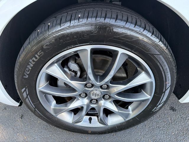 Used 2020 White Buick Essence image 11