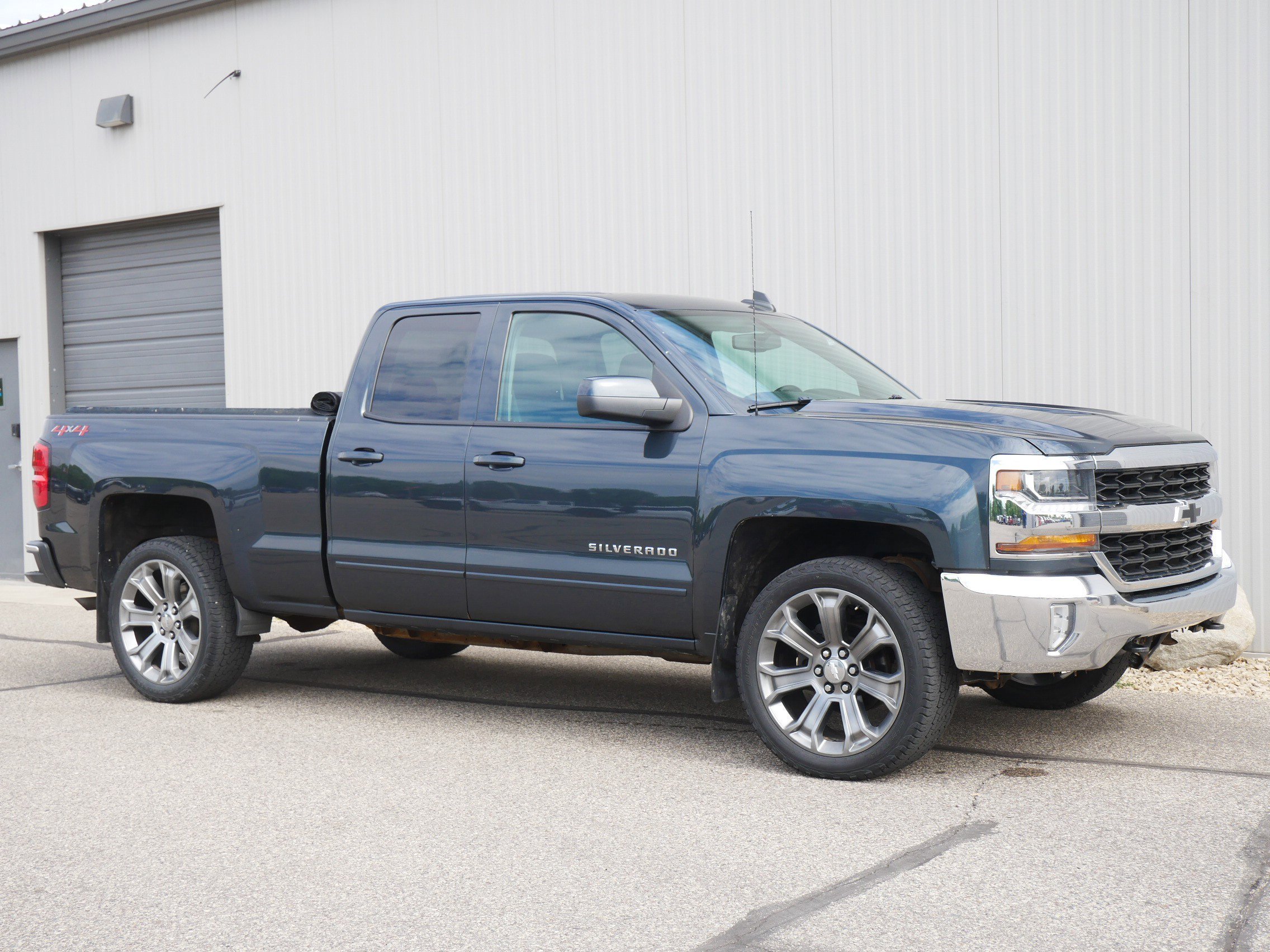 Used 2019 Graphite Metallic Chevrolet LT image 7