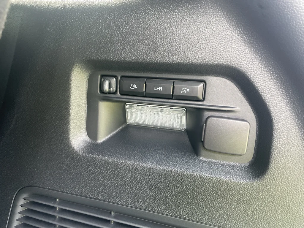 2025 Ford Explorer Platinum - Photo 12