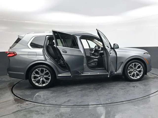 Used 2024 Gray BMW xDrive40i image 39