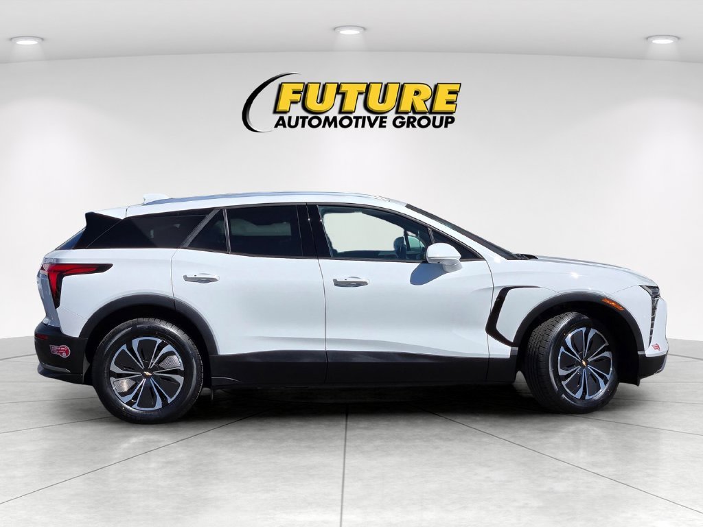 Used 2024 White Chevrolet LT image 3
