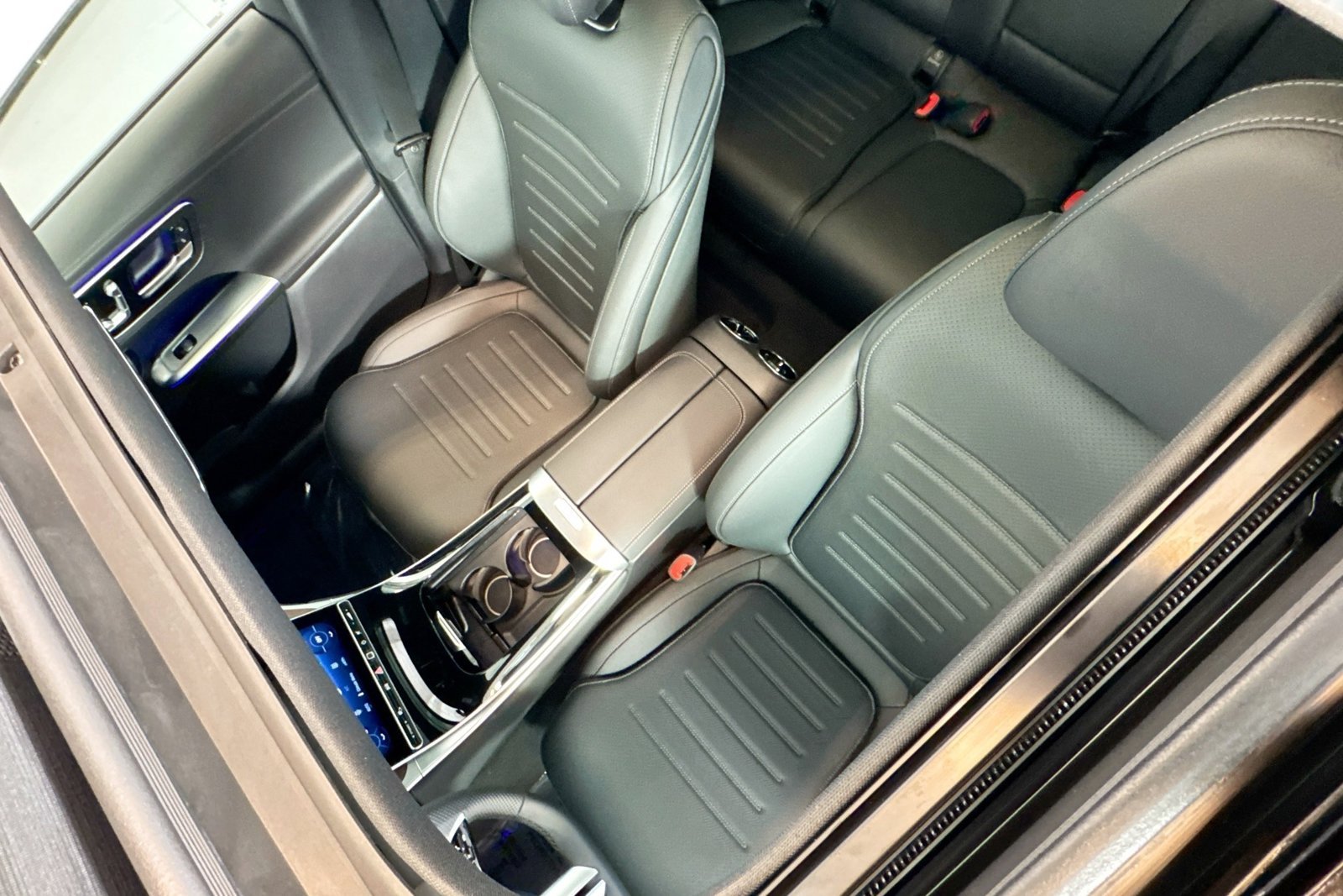 New 2026 Graphite Grey Metallic Mercedes-Benz GLC 300 image 19