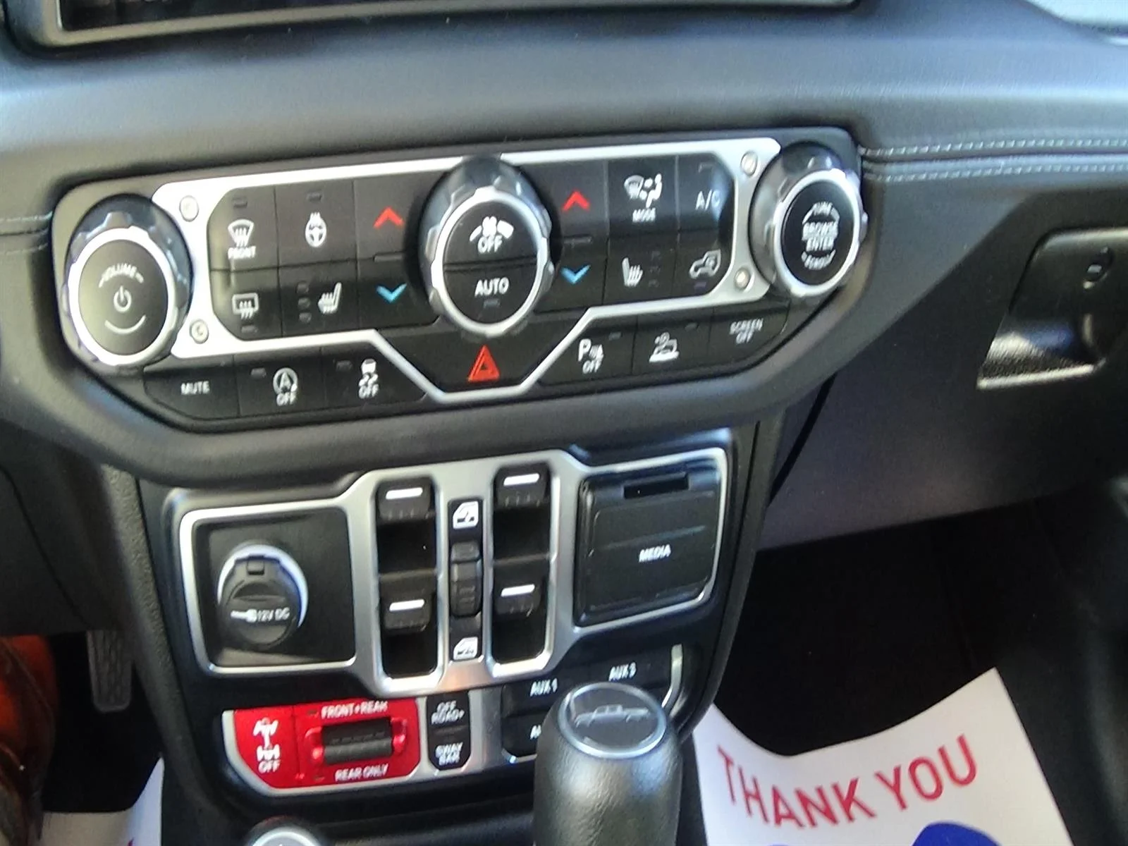Used 2024 Anvil Clear Coat (pds) Jeep Rubicon image 23