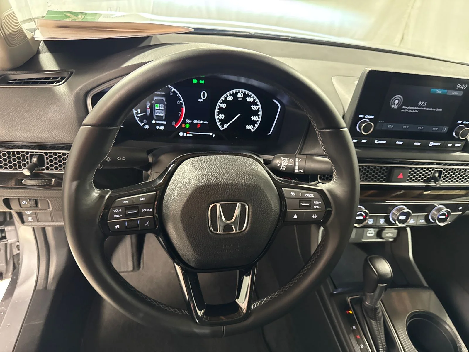 Used 2023 Lunar Silver Metallic Honda EX image 15