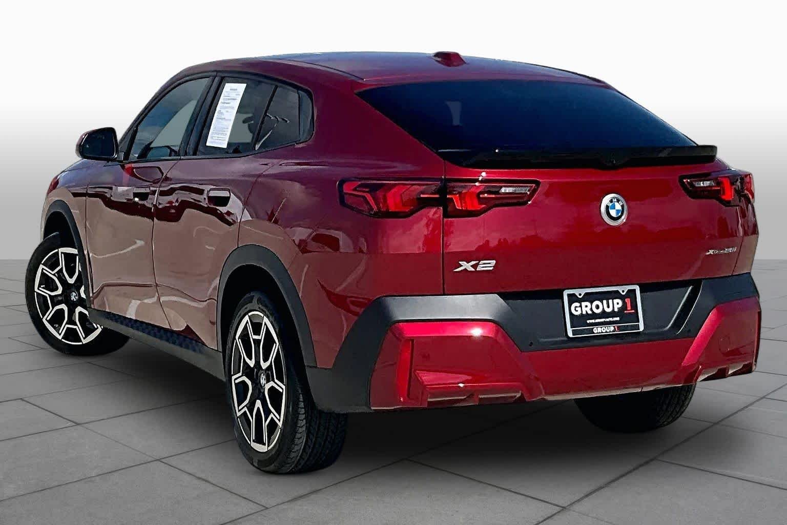 Used 2026 Vegas Red Metallic BMW xDrive28i image 11