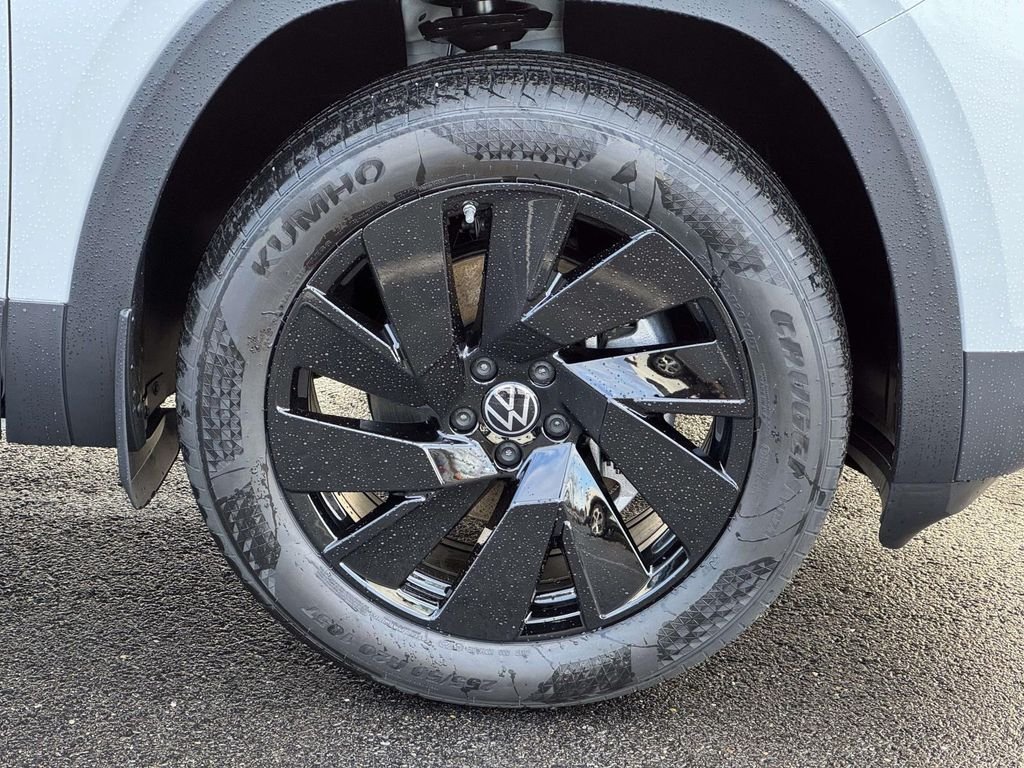 New 2026 White Volkswagen 2.0T SE w/Technology image 12