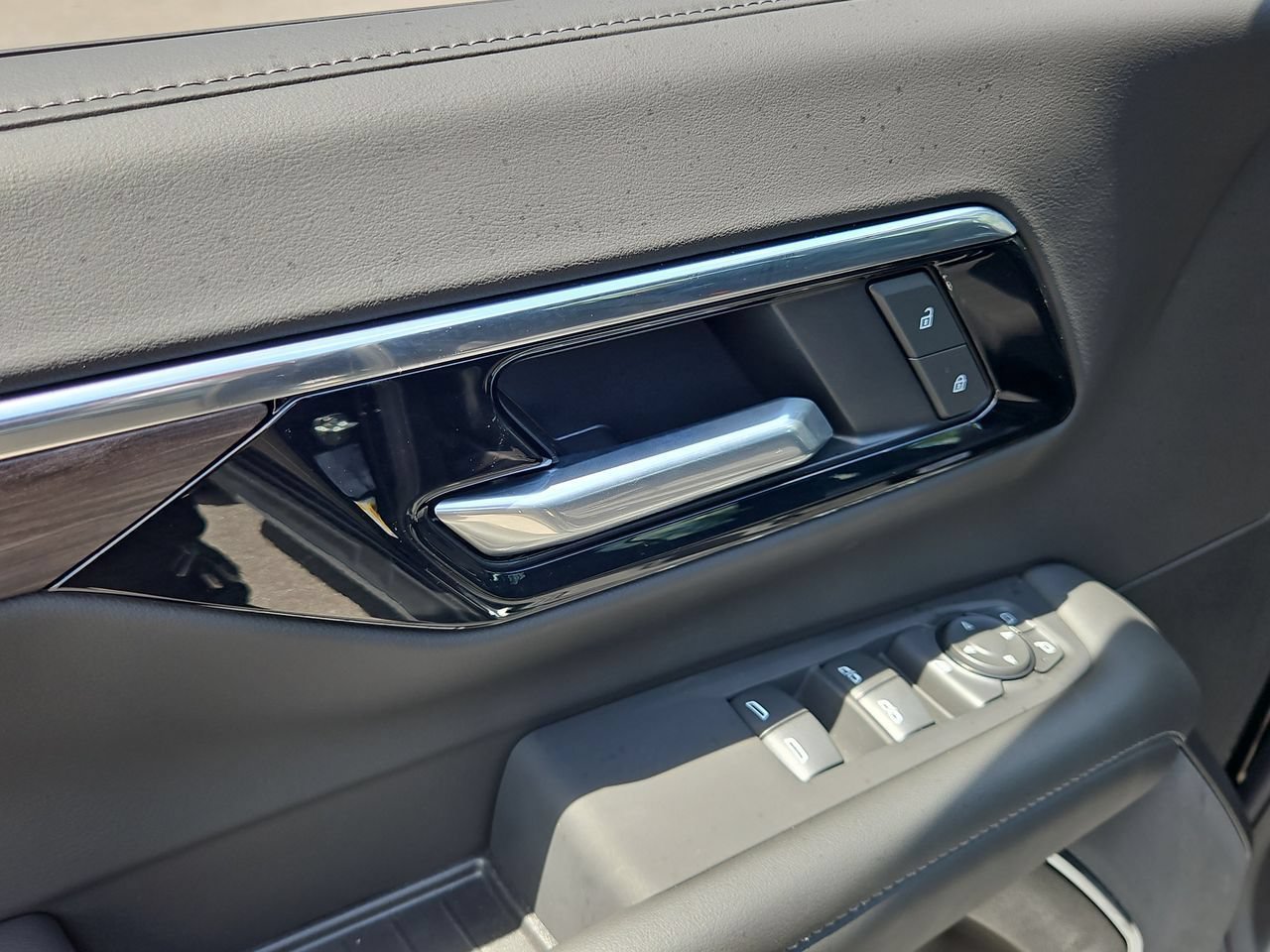 2026 Chevrolet Suburban LS - Photo 23