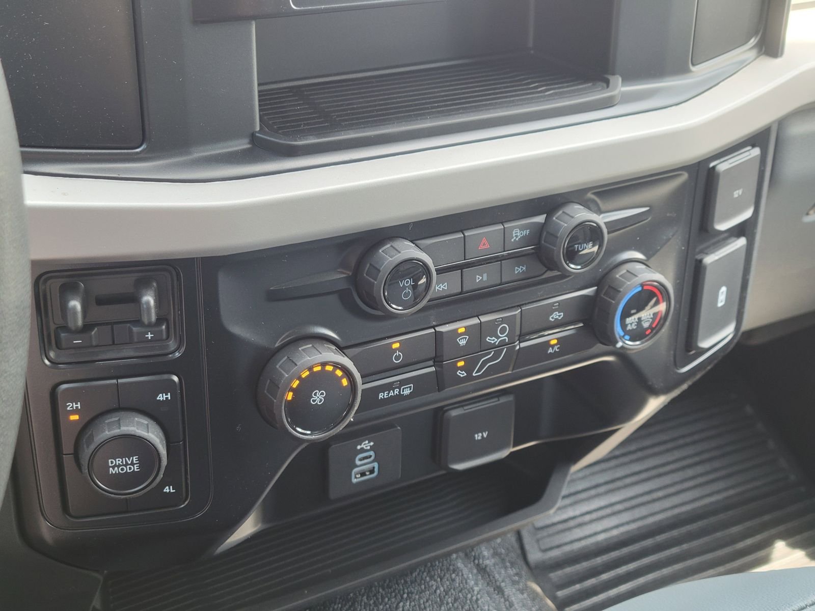New 2026 Oxford White Ford F-550® XL image 50