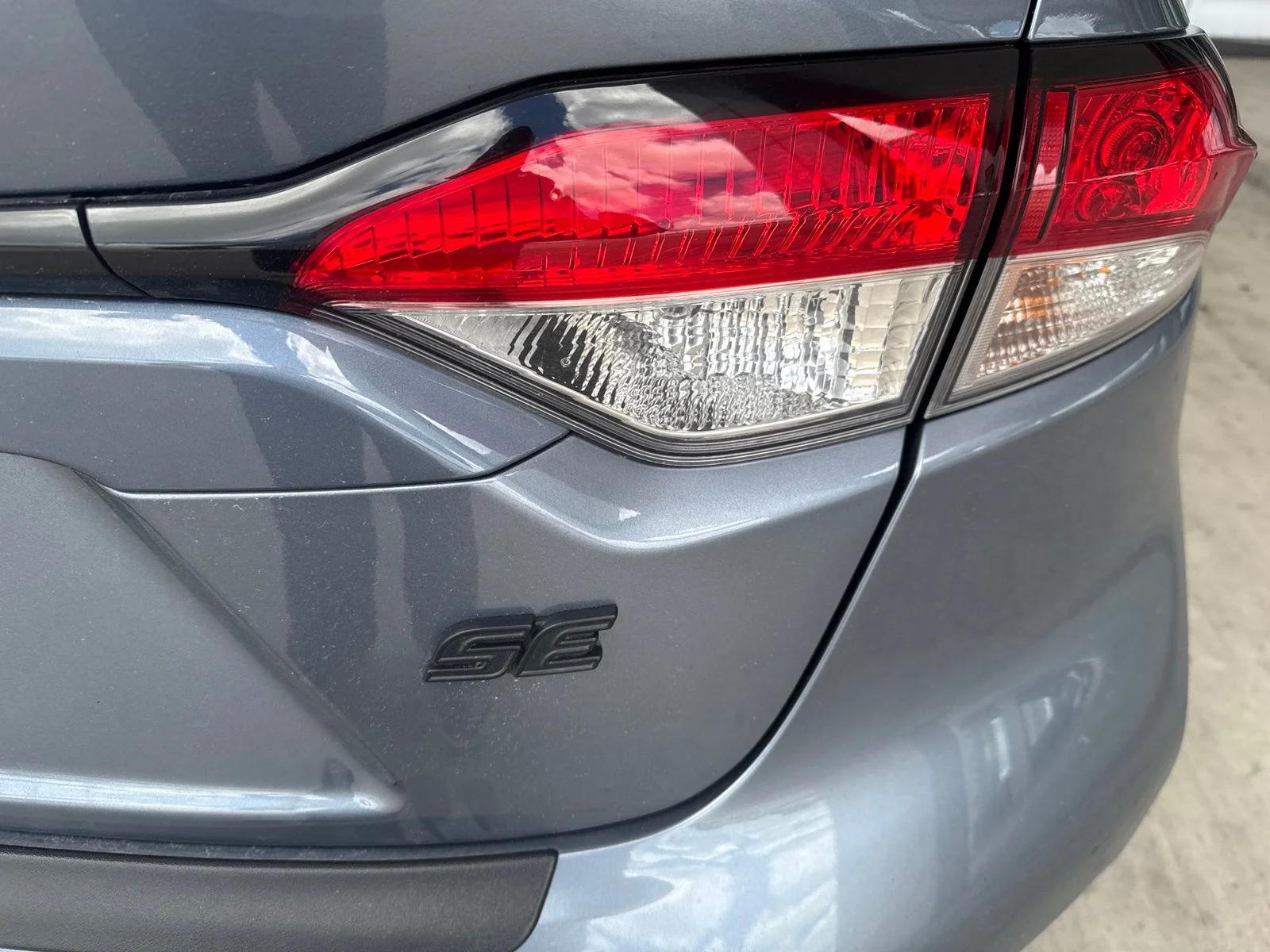 Used 2025  Toyota SE image 14