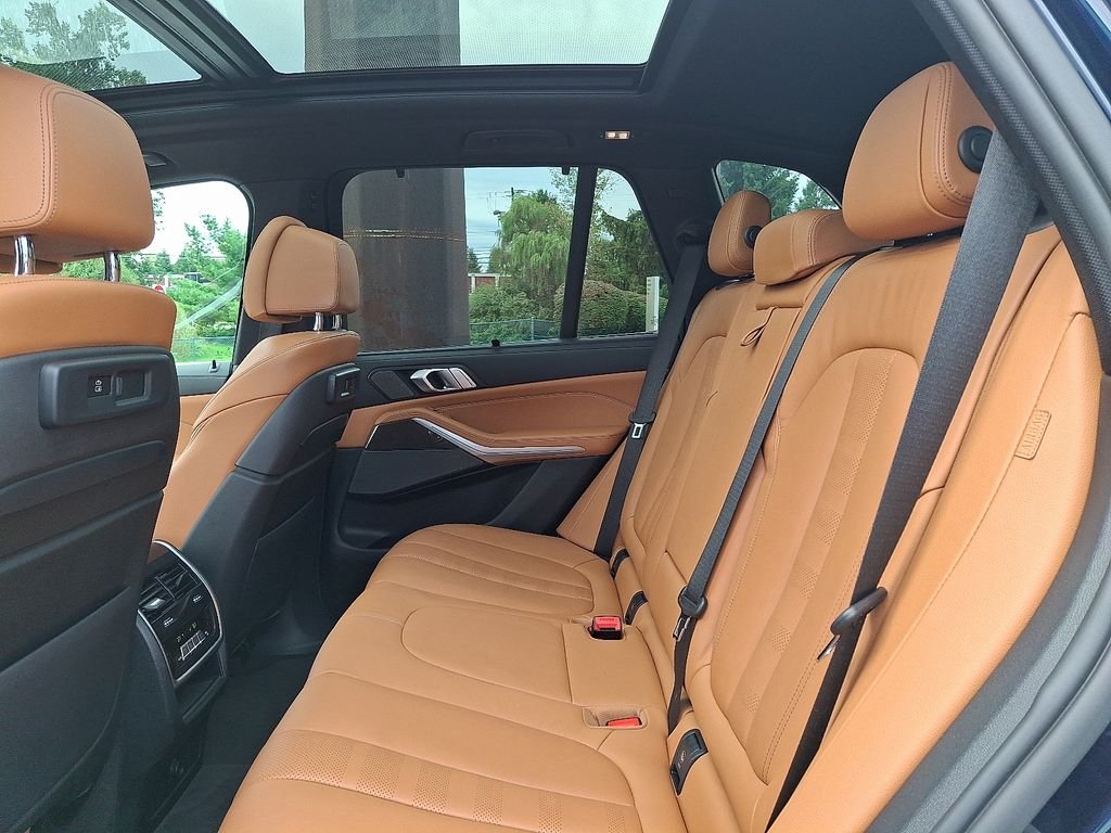 Used 2022 Blue BMW M50i image 11