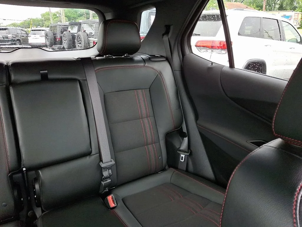 Used 2022 Summit White Chevrolet RS image 21