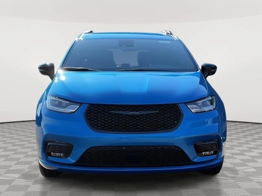 New 2026 Hydro Blue Pearl-Coat Exterior Paint Chrysler Select image 8