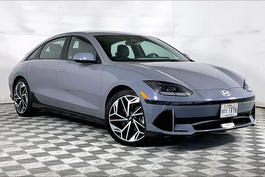 Used 2024 Blue Hyundai SEL image 12