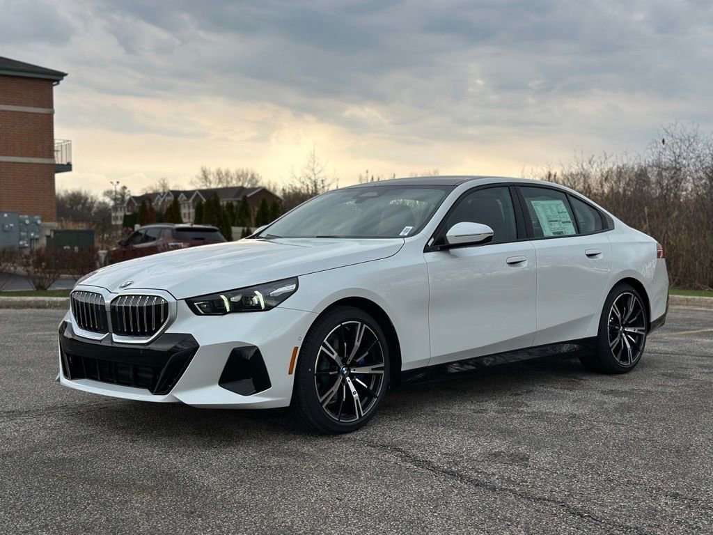 New 2026 Mineral White Metallic BMW 530i xDrive image 3
