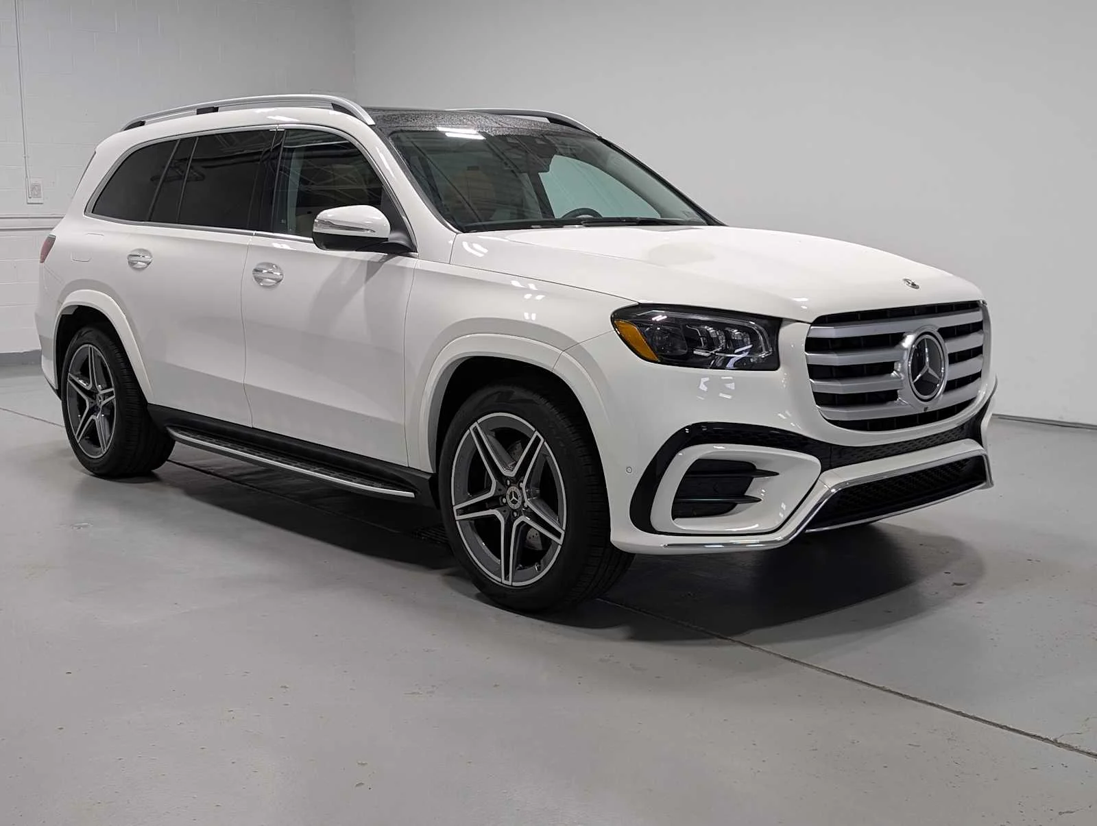 Certified Used 2026 Polar White Mercedes-Benz GLS 450 image 2