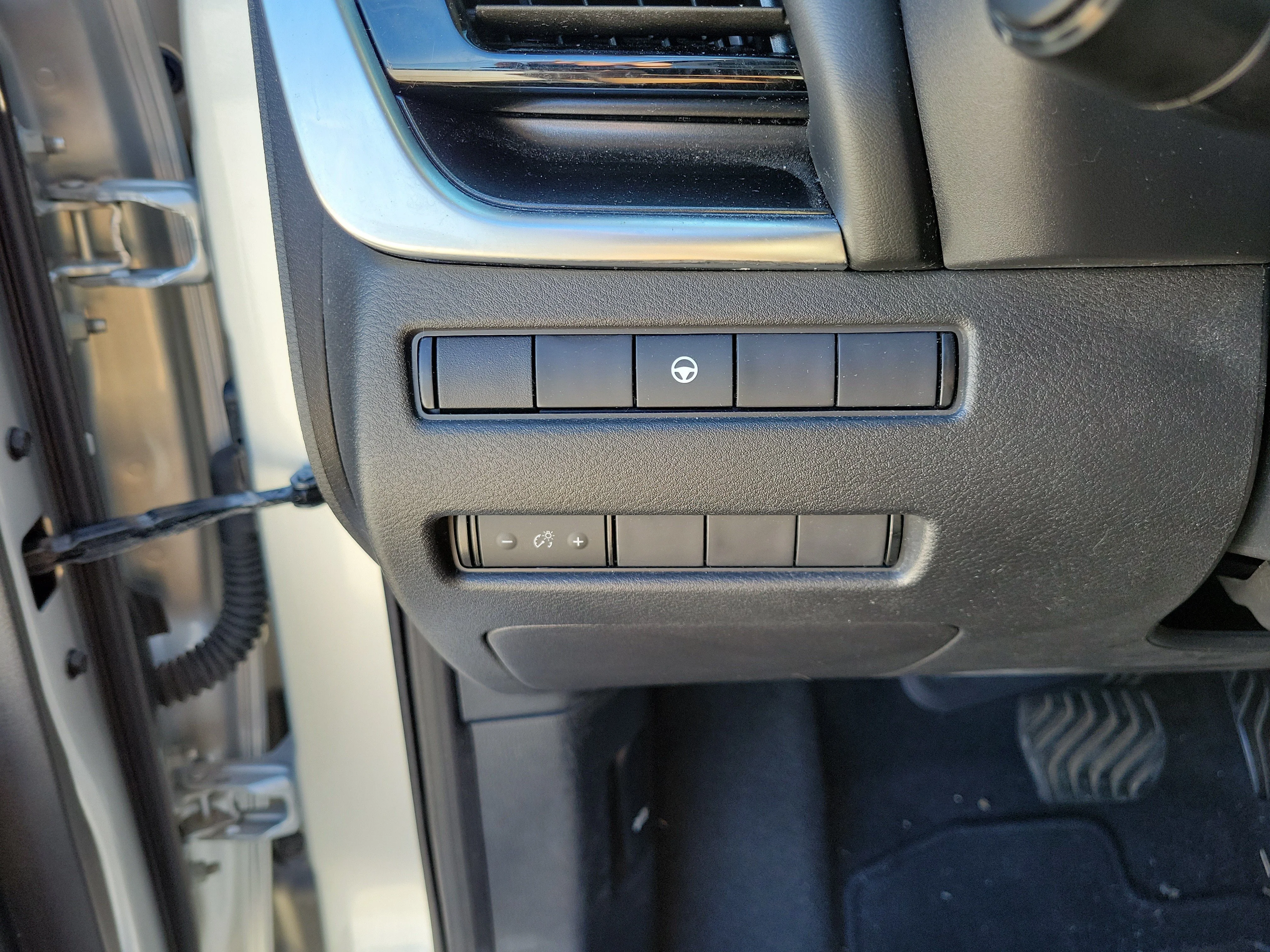 Used 2023 Brilliant Silver Metallic Nissan SV image 26