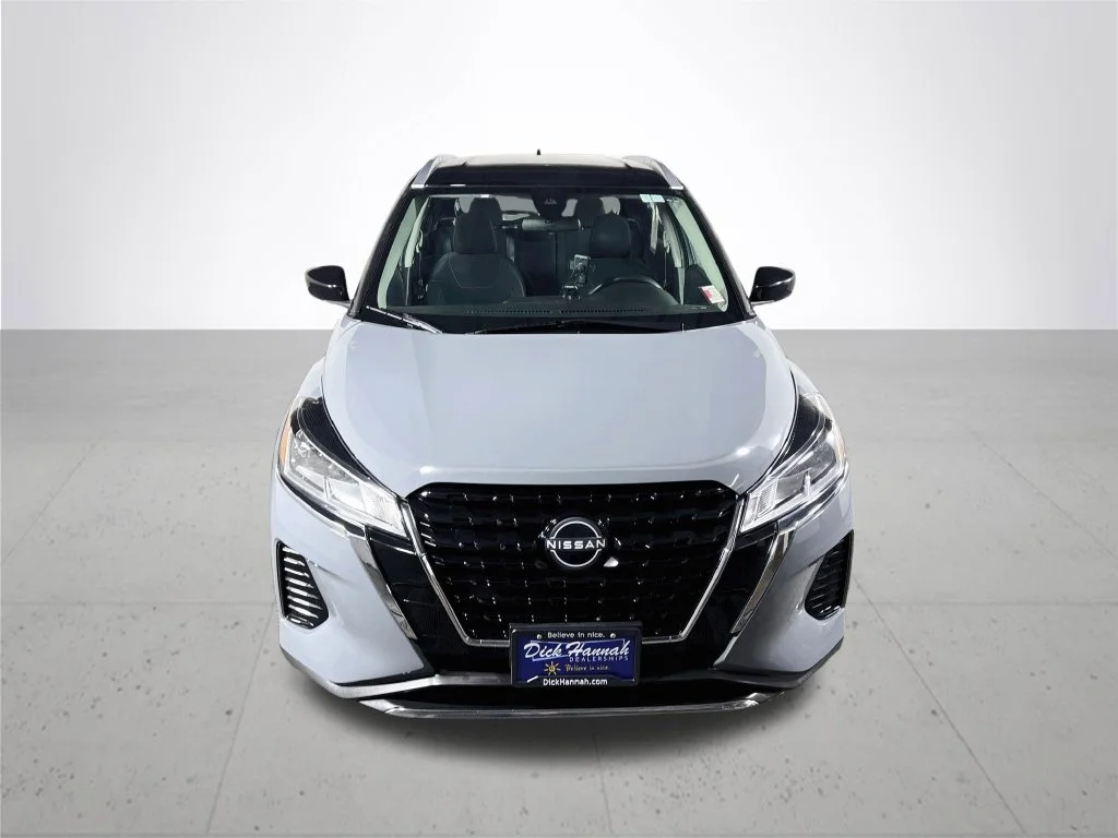 Used 2023 Gray Nissan SV image 3