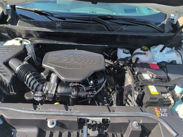Used 2023 White GMC SLT image 22