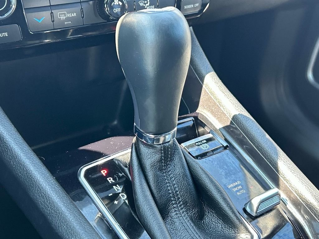 Used 2023 Gray Jeep Latitude image 26
