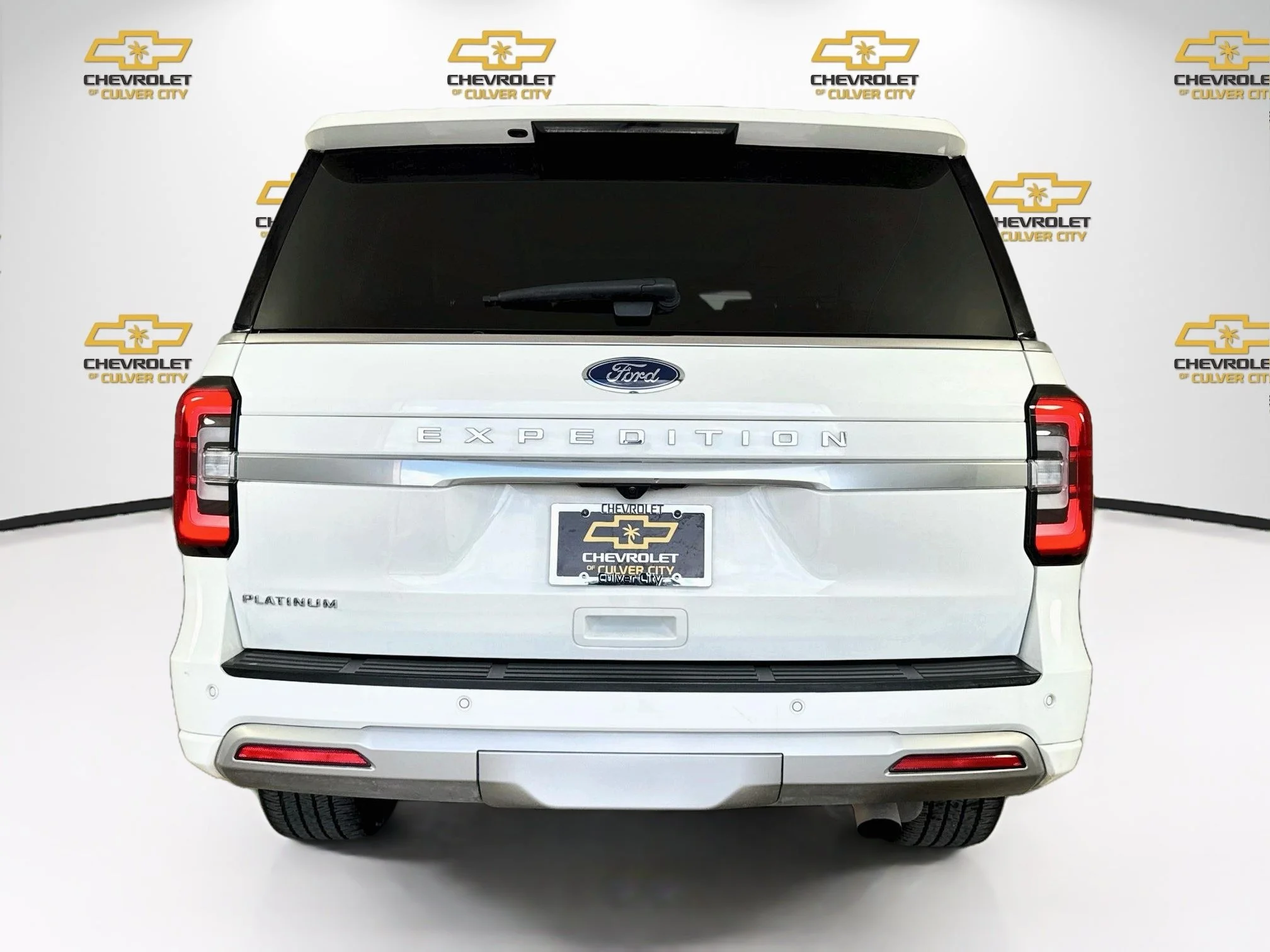 Used 2023  Ford Platinum image 7
