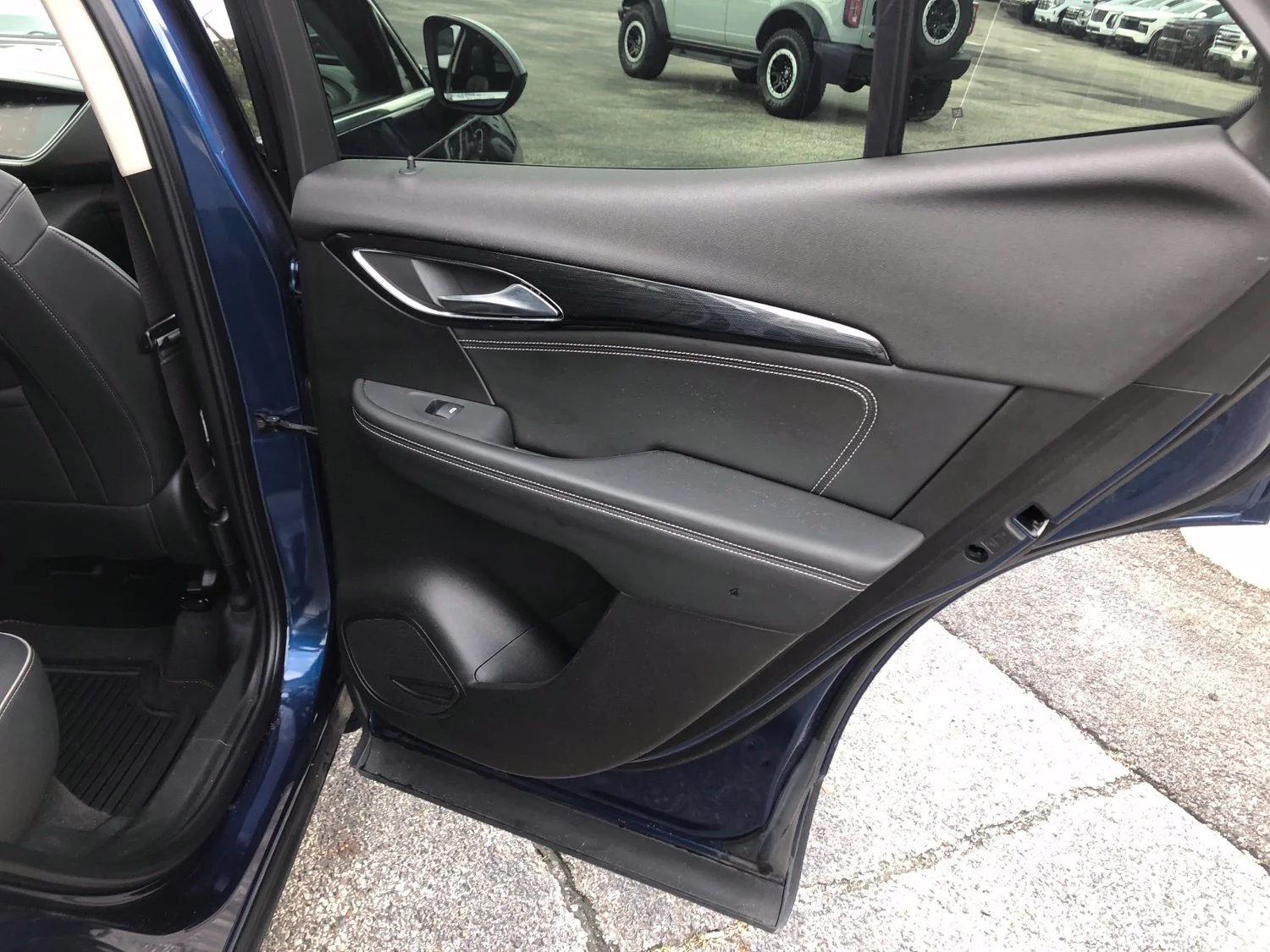 Used 2023 Blue Buick Essence image 28