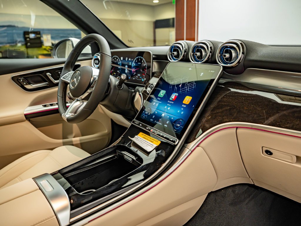 New 2027 Polar White Mercedes-Benz GLC 300 image 44