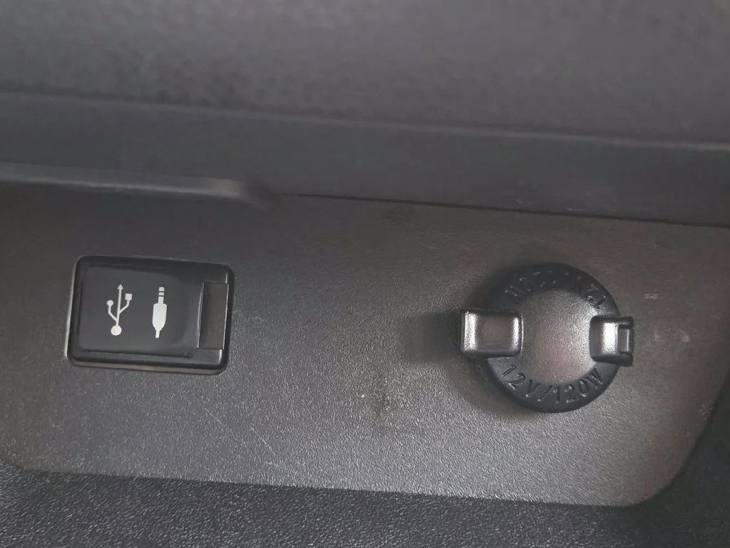 Used 2015 Blizzard Pearl Toyota LE Plus image 12