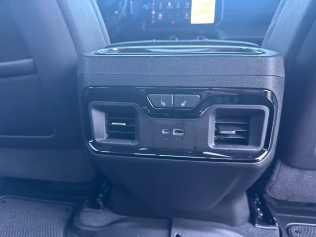 Used 2025 White GMC AT4X image 19