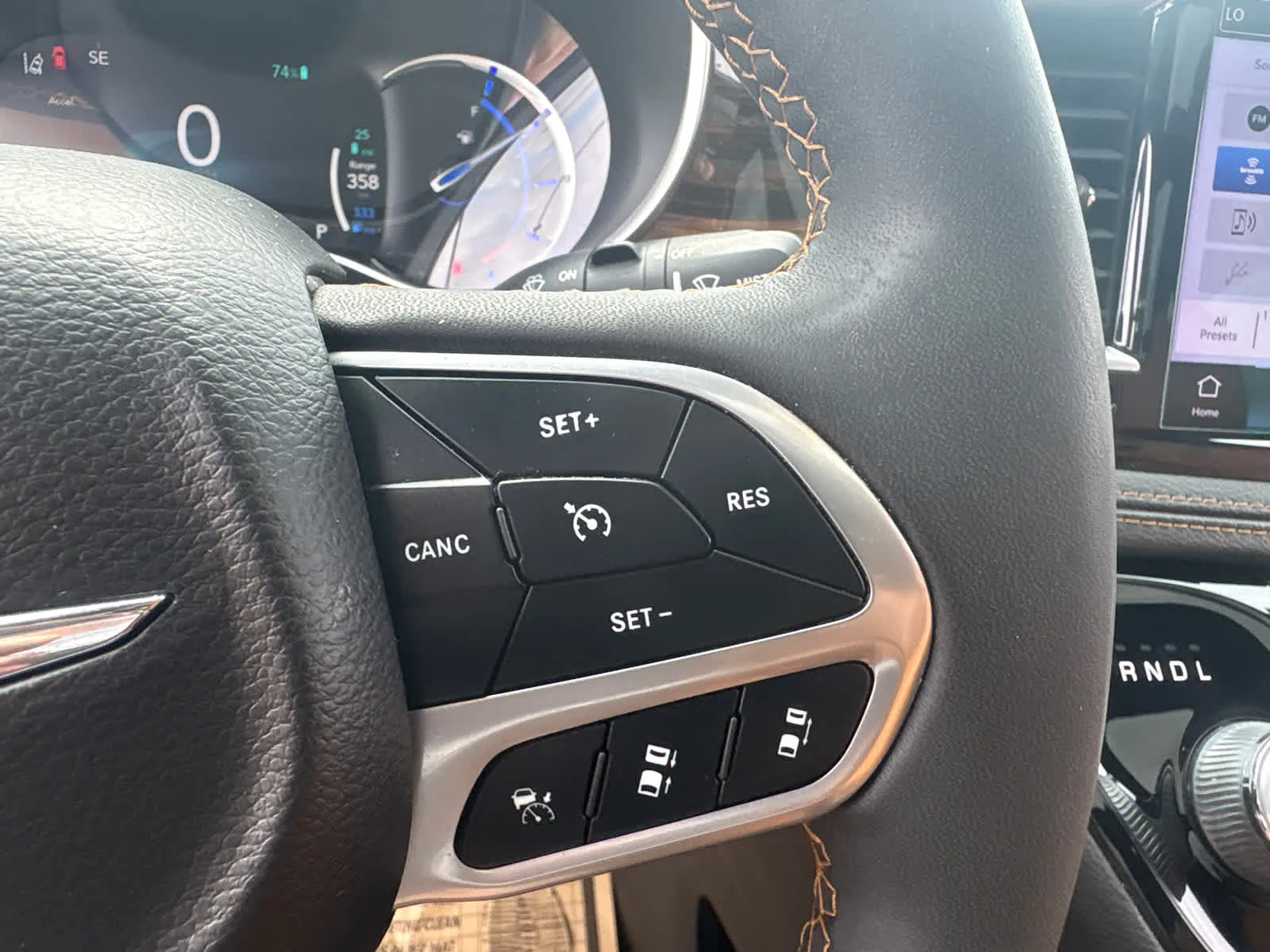 Used 2022 Bright White Clearcoat Chrysler Hybrid Pinnacle image 27