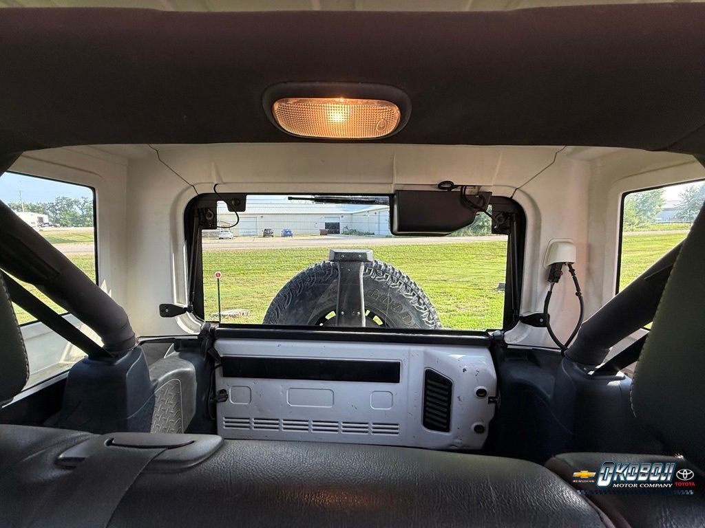 Used 2015 White Jeep Unlimited Sahara image 20