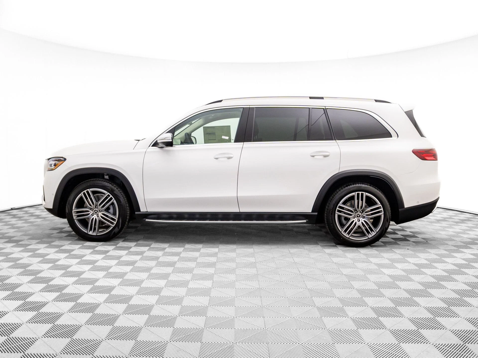 New 2026  Mercedes-Benz GLS 450 image 2
